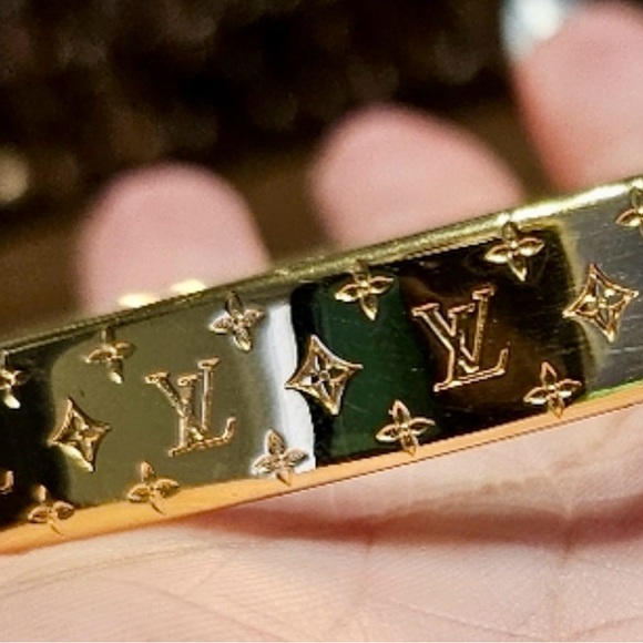 Louis Vuitton Cuff Nanogram #LE0261 Bracelet
Bangle Gold Color Arm $2,500 Small - Picture 7 of 8